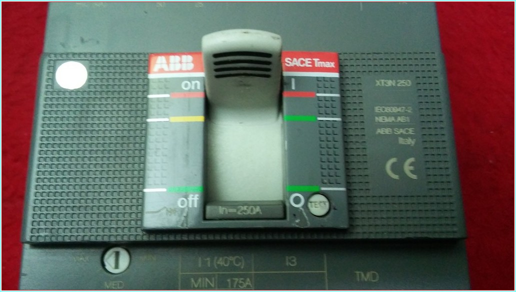 ABB TMAX XT3 250 250A TMŞ